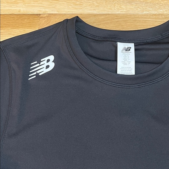 New Balance Black Long Sleeve Base Layer/Compression Tee, Moisture Wicking, Sz M - Picture 3 of 8